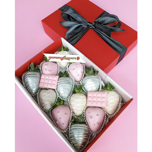 https://www.yummyflowerz.com/image/cache/data/theme/products/april%202022/12pcs-pink-white-silver-with-mini-choc-bar-1-500x500_0.png